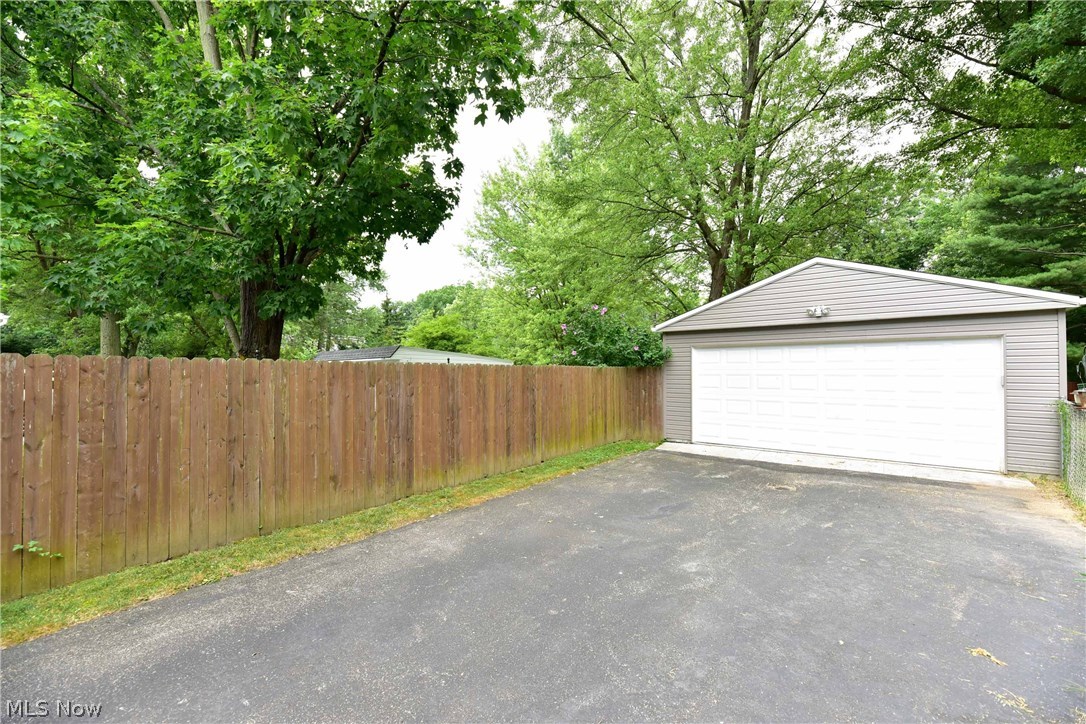 1380 Dorsh Road Cleveland, OH 44121 - Photo 12 of 31 Gallery Image 12