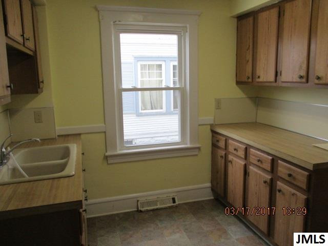 730 Fifth Street Jackson, MI 49203 - Photo 2 of 8 Photo 2