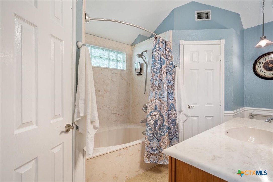 5943 Gavin Ridge Road Belton, TX 76513 - Photo 15 of 28 Primary bathroom, with large garden tub.