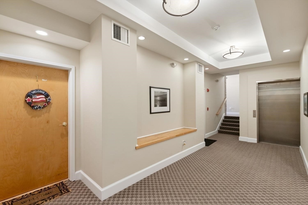 196 Main Street, Unit 1 Gloucester, MA 01930 - Photo 27 of 36