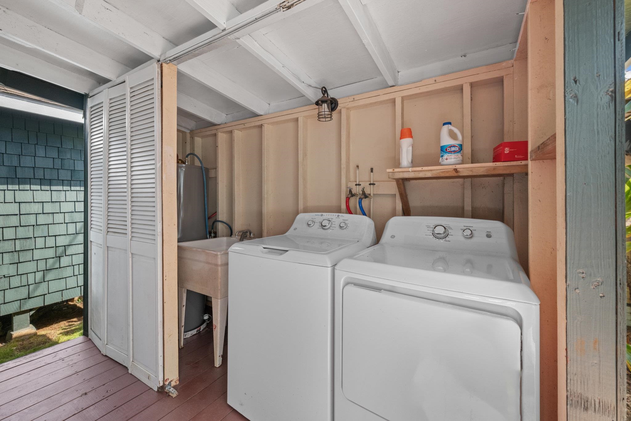 815 Kuulei Street Haiku, HI 96708 - Photo 19 of 26 a utility room with dryer and washer
