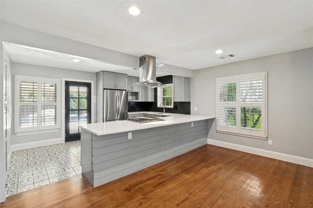 879 Peavy Road Dallas, TX 75218 - Photo 3 of 12
