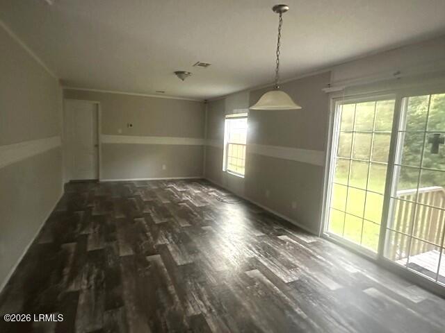 137 Coffin Point Road St. Helena Island, SC 29920 - Photo 4 of 22 Living Room1
