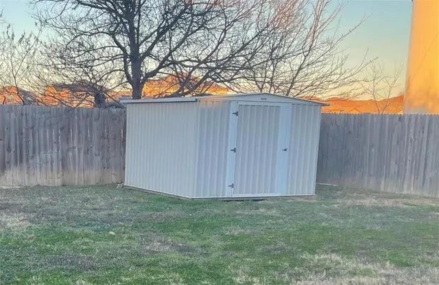 $1,950 | 307 Quail Crossing Drive, Sanger, TX 76266