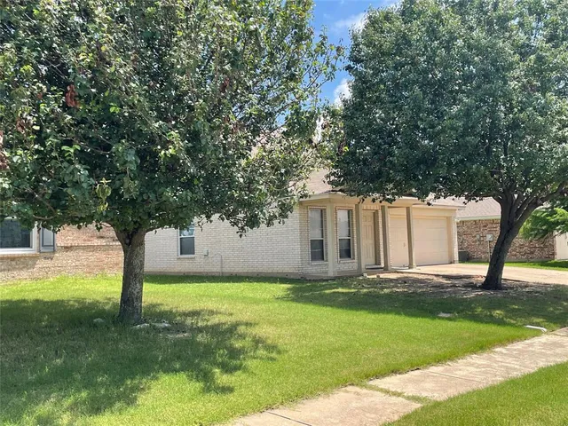$1,950 | 307 Quail Crossing Drive, Sanger, TX 76266