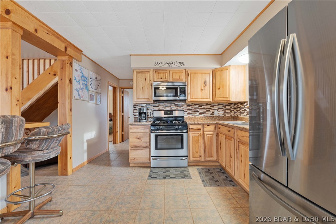 31048 Broken Circle Road Stover, MO 65078 - Photo 10 of 59 Tiled floors flow from entry to living room, kitch