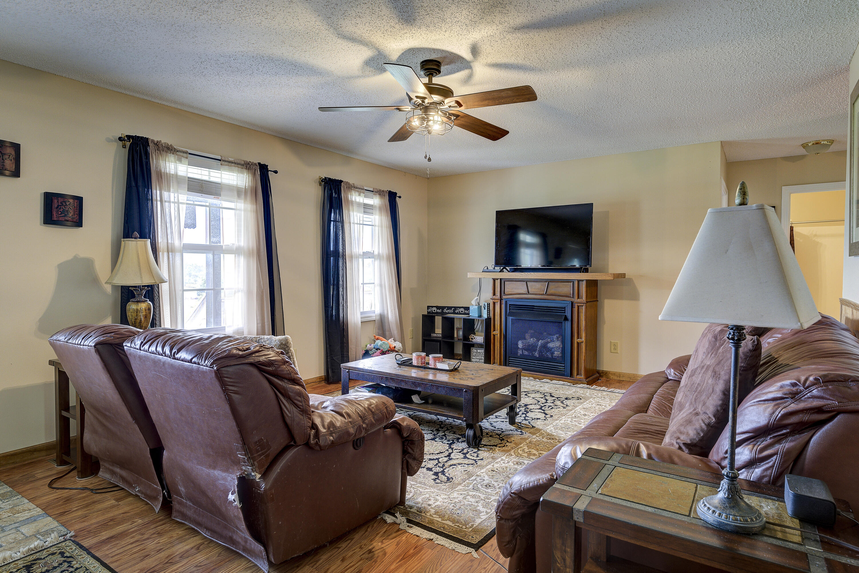 930 Shakerag Road Greeneville, TN 37743 - Photo 11 of 53 Living Room