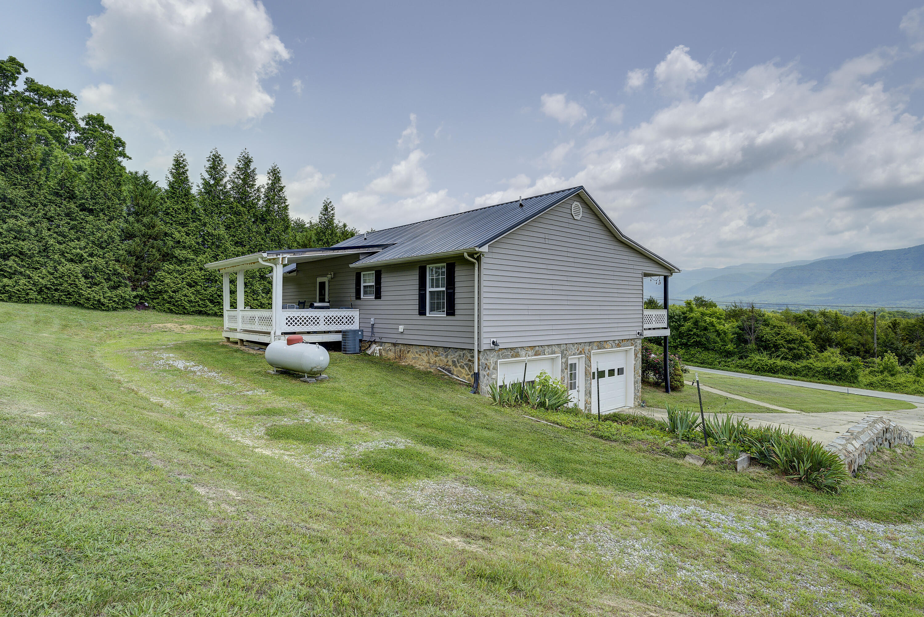 930 Shakerag Road Greeneville, TN 37743 - Photo 36 of 53 Back and side