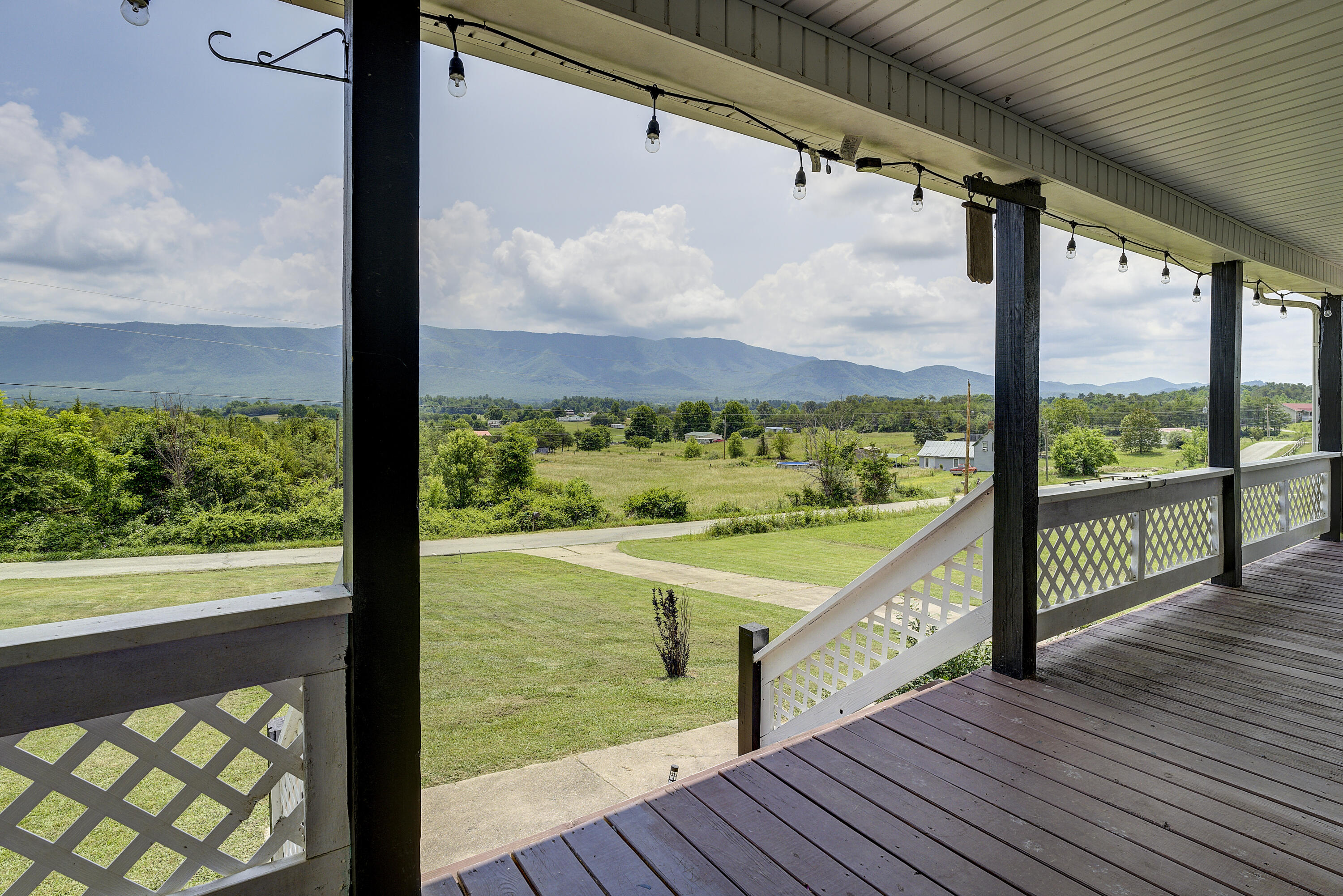 930 Shakerag Road Greeneville, TN 37743 - Photo 7 of 53 Front porch view