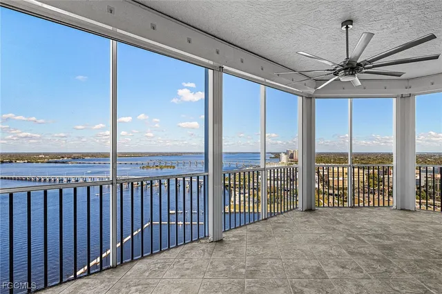 $3,300 | 2104 West First Street, Unit 2904, Fort Myers, FL 33901