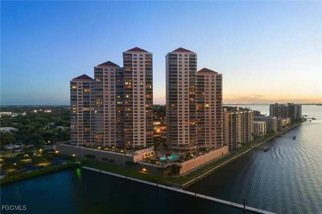 $3,300 | 2104 West First Street, Unit 2904, Fort Myers, FL 33901