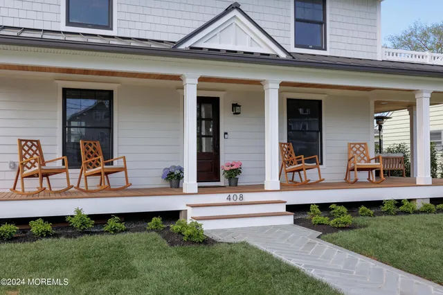 front view of house with a yard