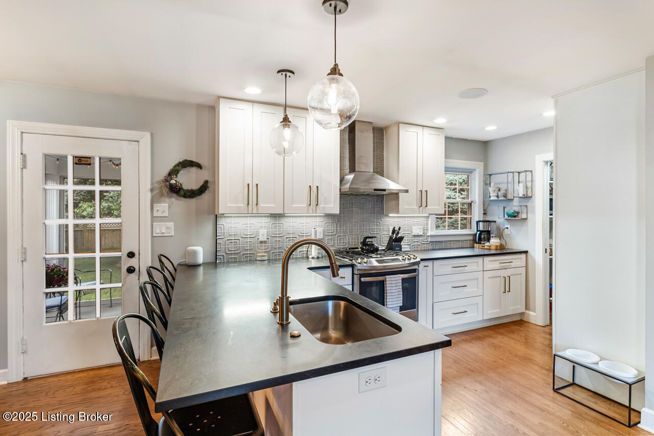 226 Alcott Road Louisville, KY 40207 - Photo 6 of 48 226 Alcott Rd - 12
