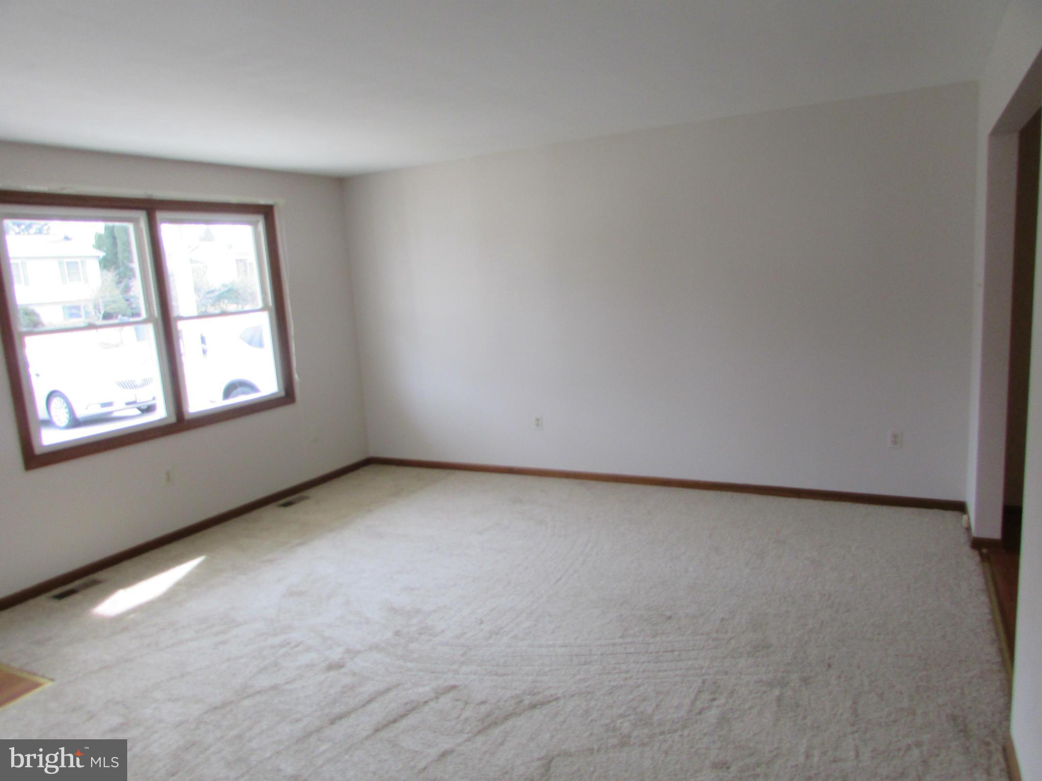 3304 Augusta Road Manchester, MD 21102 - Photo 4 of 23 Living Room