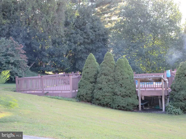 a view of livingroom with furniture and windows