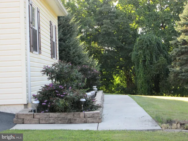 a view of deck and deck