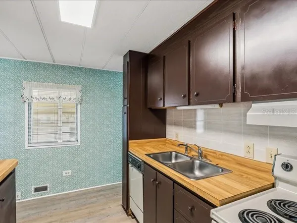 $99,999 | 31227 Temple Avenue, Tavares, FL 32778