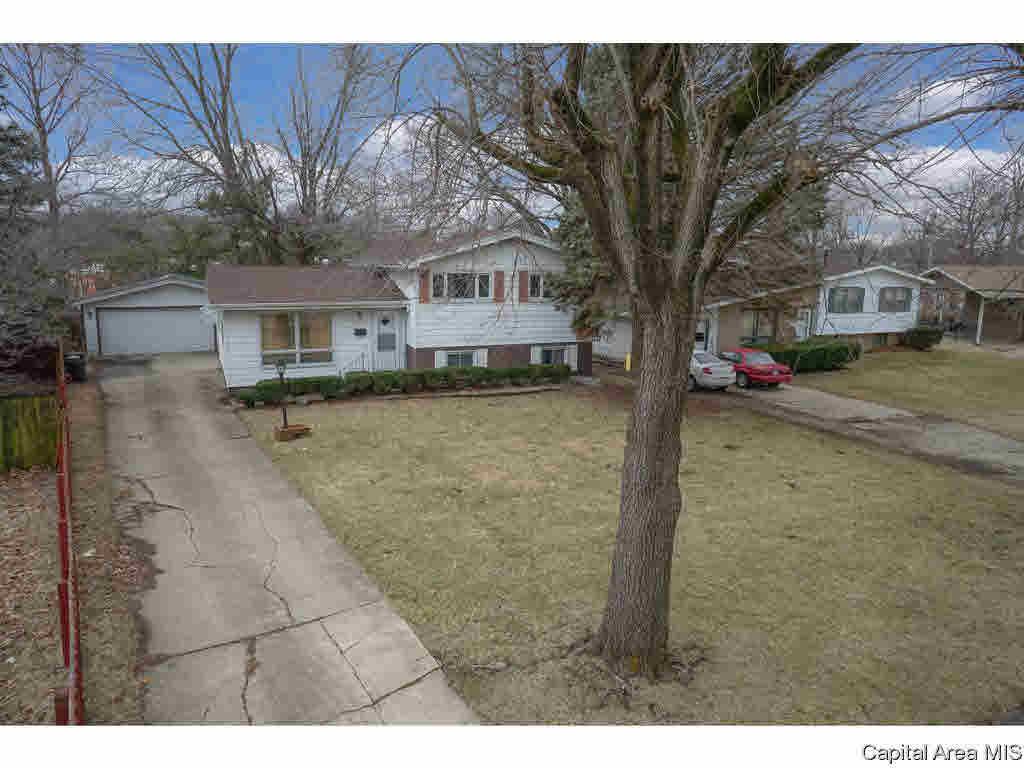 73 Bel Air Springfield, IL 62703 - Photo 3 of 34