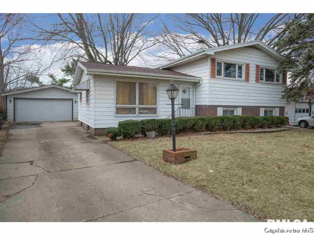 73 Bel Air Springfield, IL 62703 - Photo 4 of 34