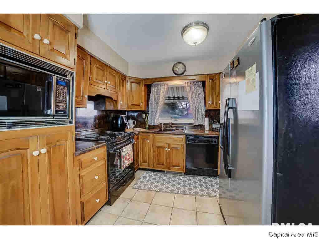 73 Bel Air Springfield, IL 62703 - Photo 9 of 34