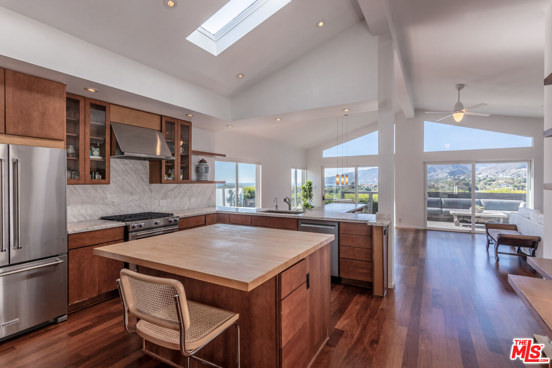 29500 Heathercliff Road, Unit 275 Malibu, CA 90265 - Photo 7 of 31