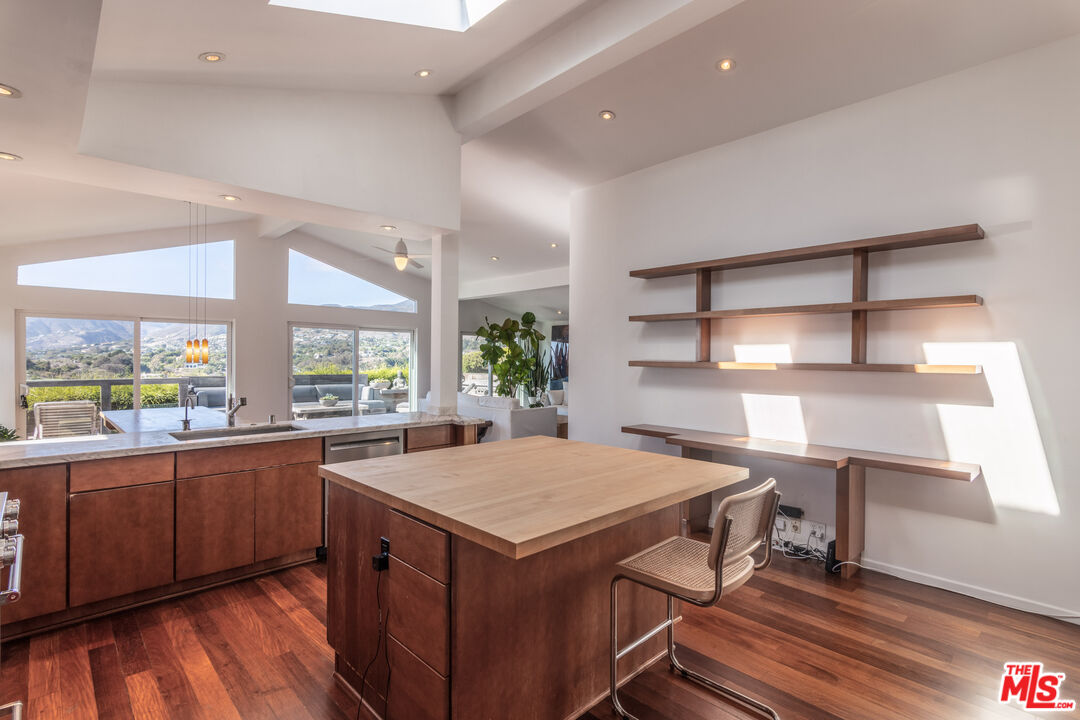 29500 Heathercliff Road, Unit 275 Malibu, CA 90265 - Photo 8 of 31