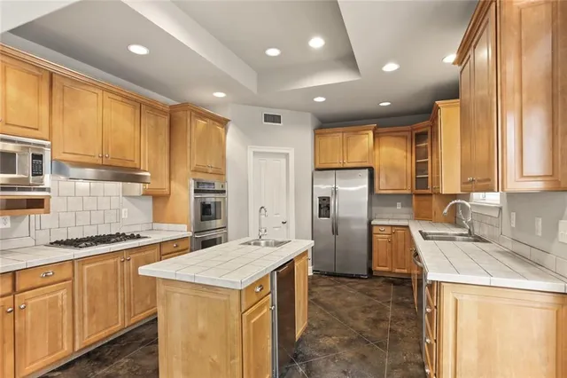 $539,000 | 87 Chateau Du Lac, Kenner, LA 70065