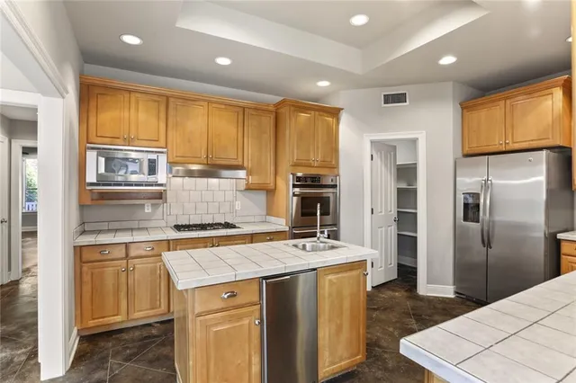 $539,000 | 87 Chateau Du Lac, Kenner, LA 70065