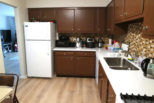 $2,100 | 10381 Dearlove Road, Unit 2K, Glenview, IL 60025