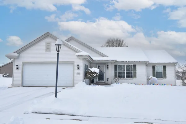 W205N17365 Spring Ridge Drive, Jackson, WI 53037