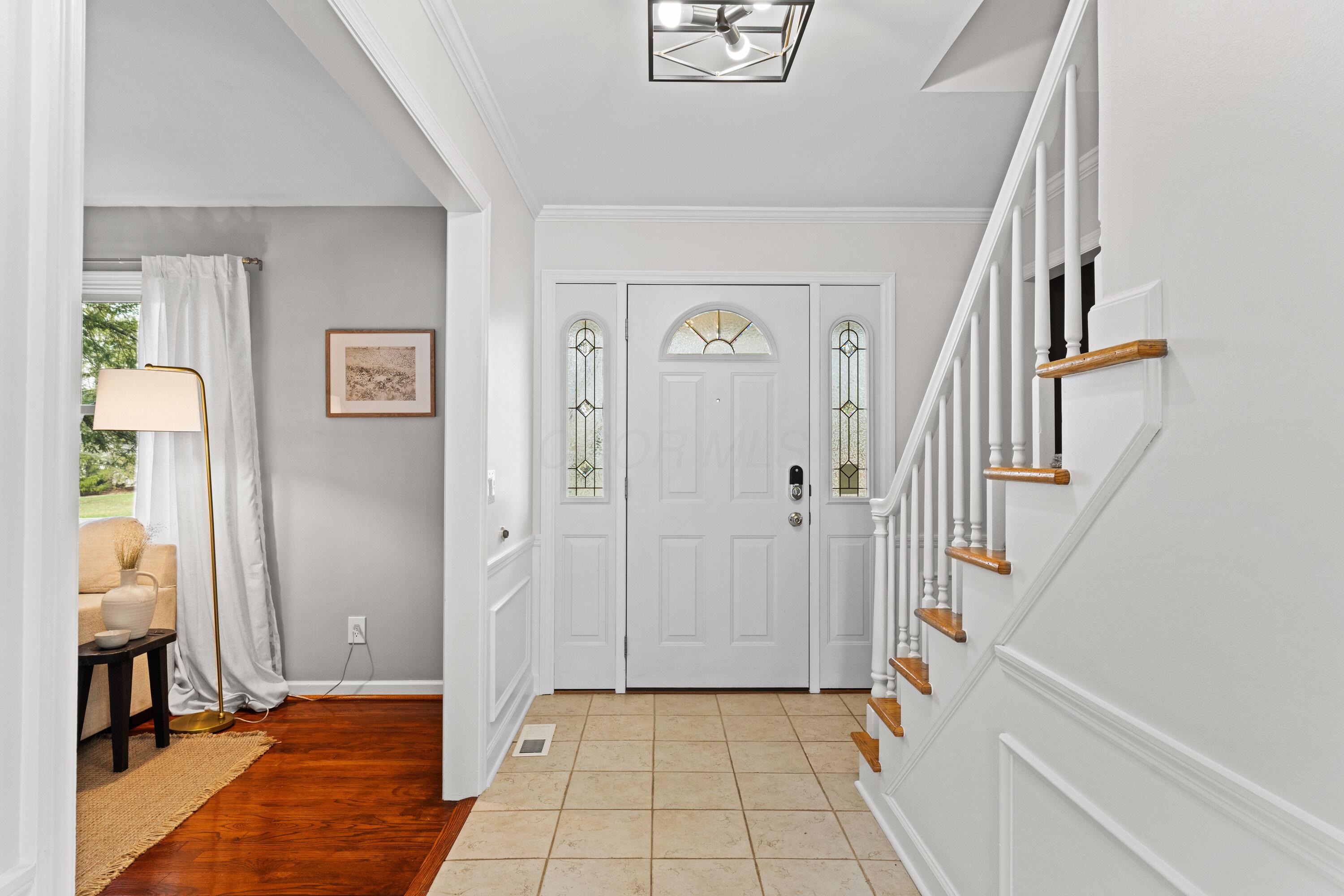 4305 Castleton Road Upper Arlington, OH 43220 - Photo 9 of 78 Entryway