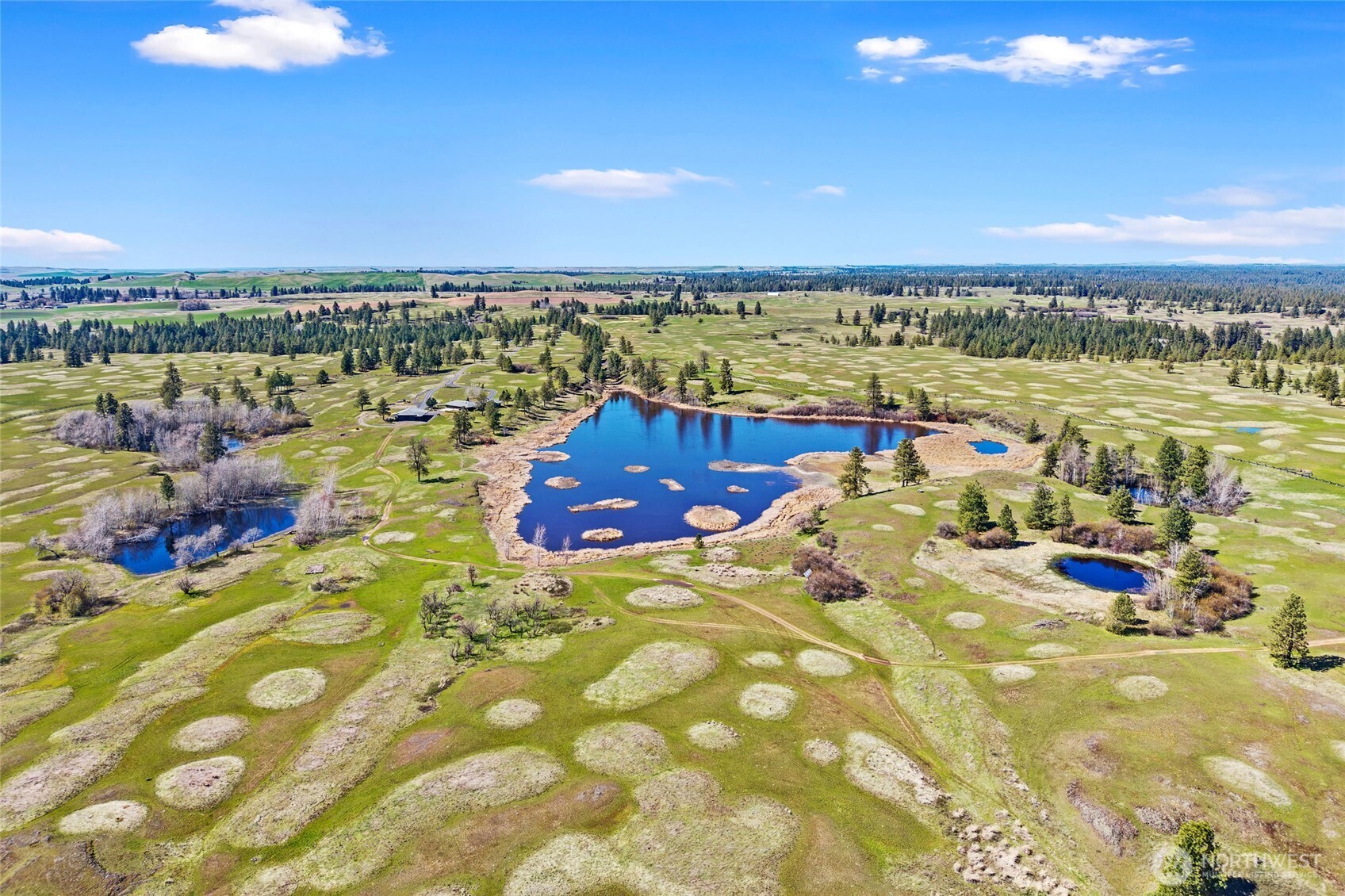 37227 South Long Road Cheney, WA 99004 - Photo 18 of 40 a view of an ocean and city