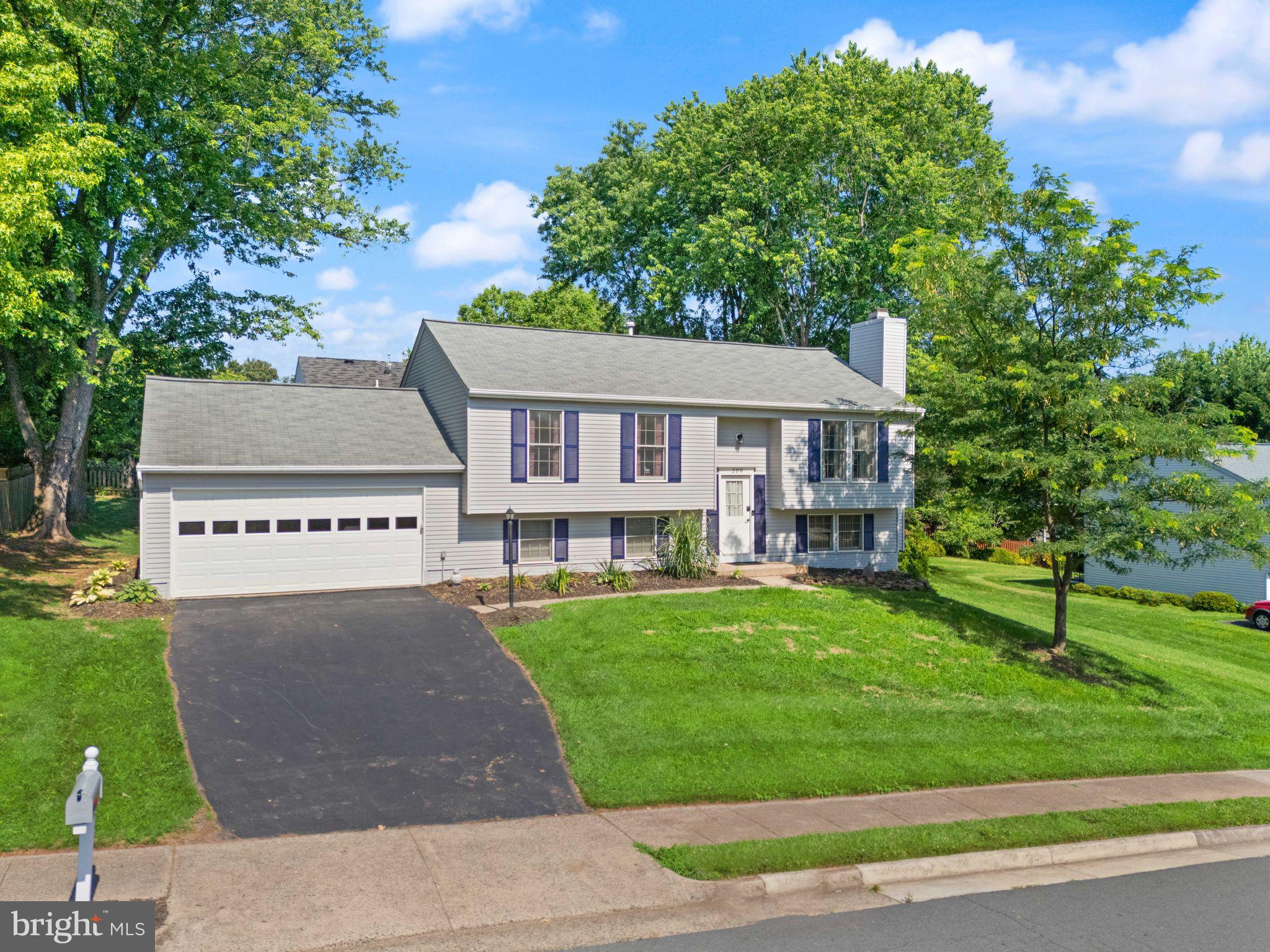 209 Rector Street Sterling, VA 20164 - Photo 3 of 56 Gallery Image 3