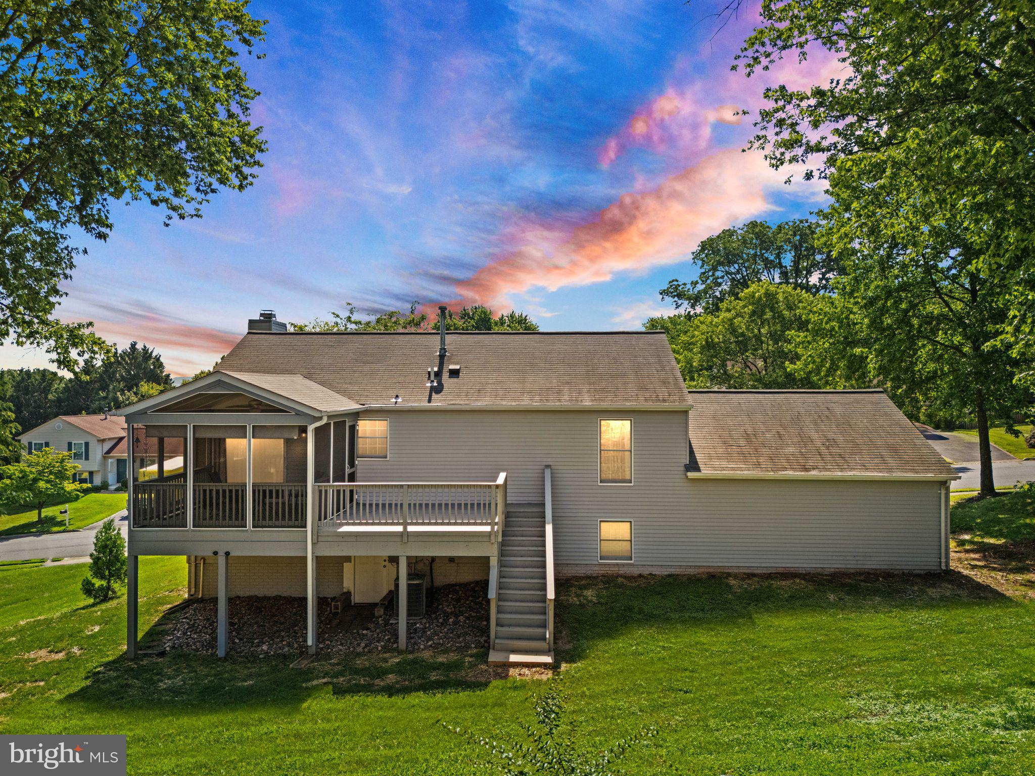 209 Rector Street Sterling, VA 20164 - Photo 4 of 56 Gallery Image 4