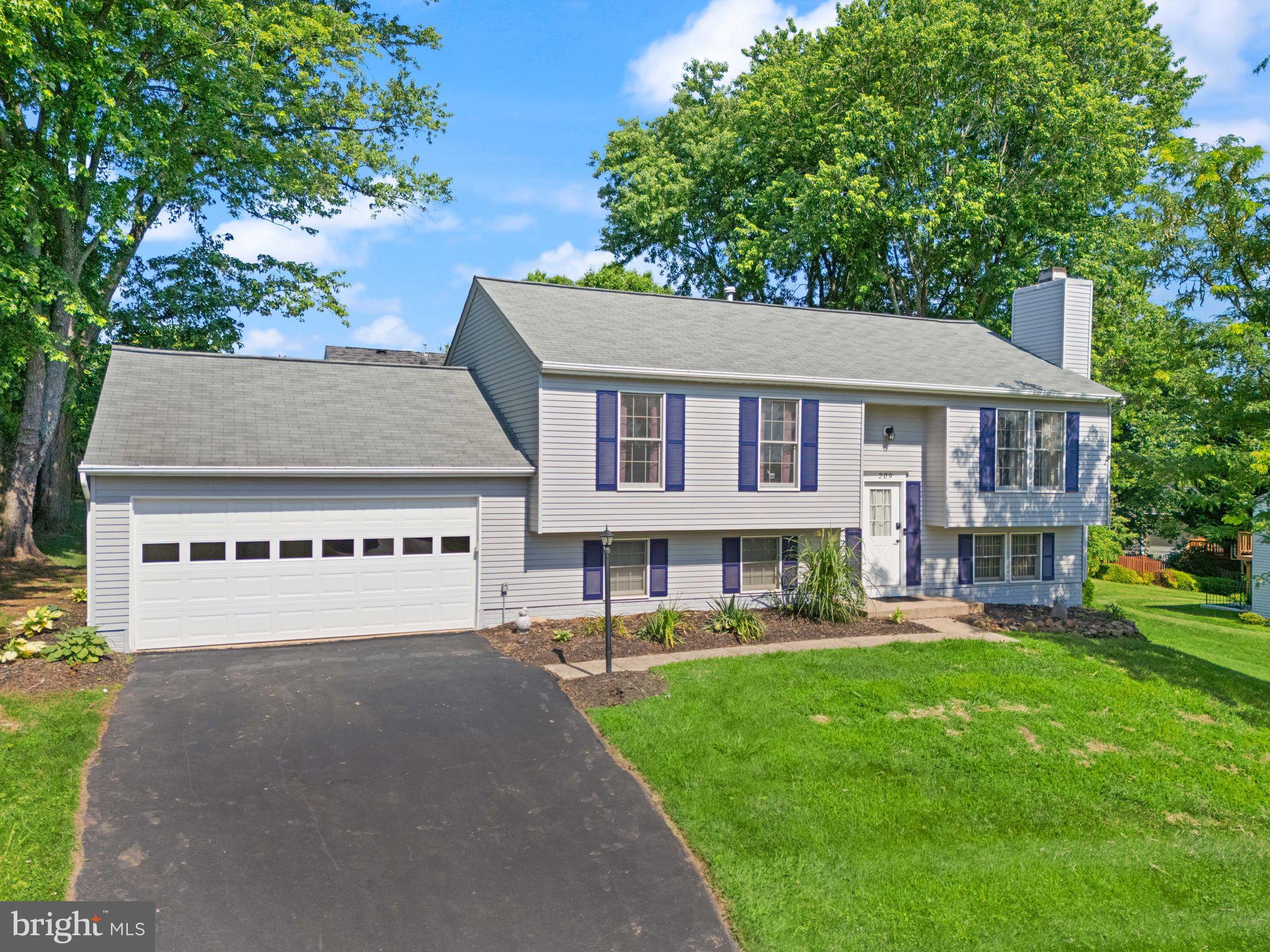 209 Rector Street Sterling, VA 20164 - Photo 6 of 56 Gallery Image 6