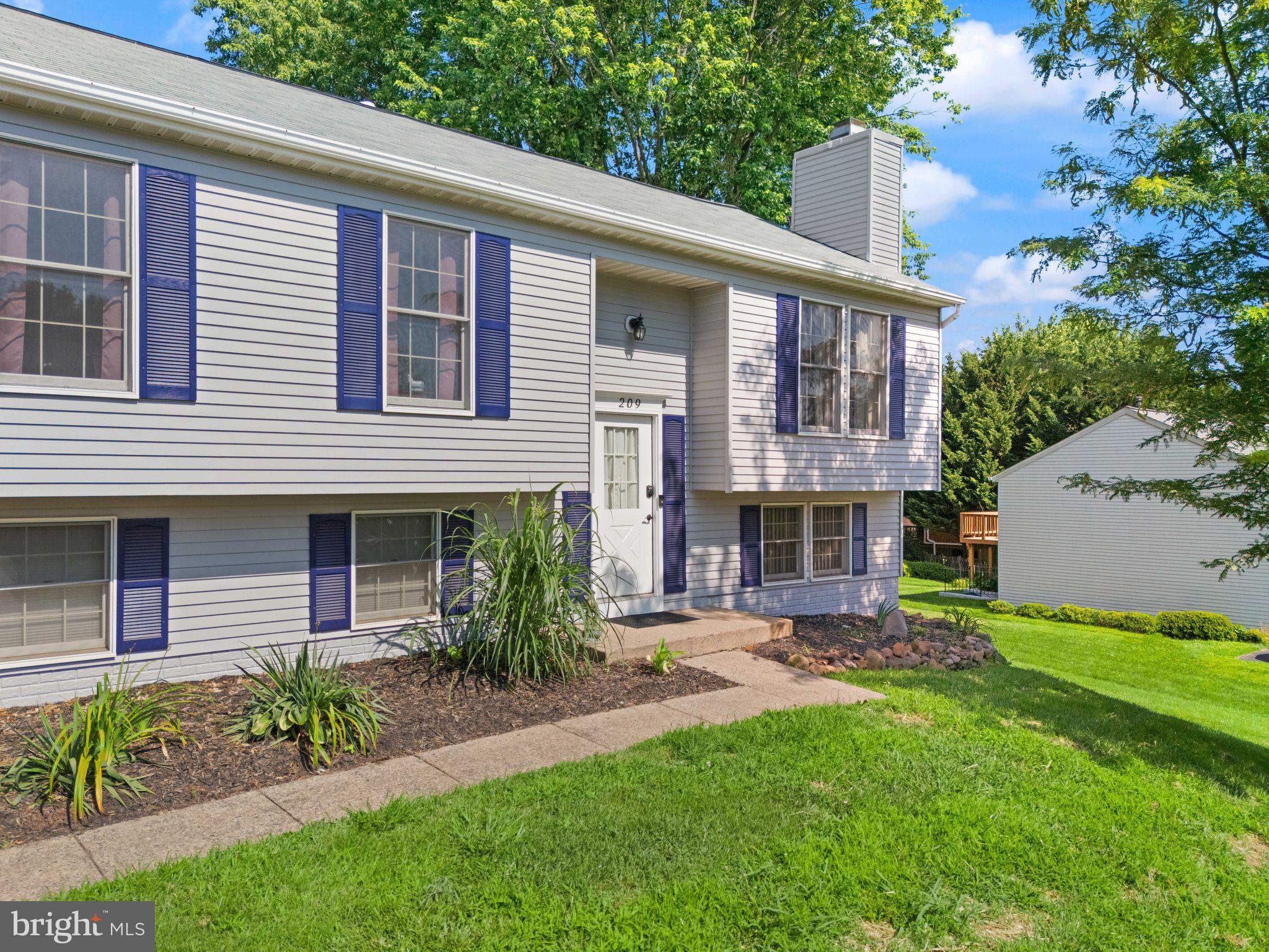 209 Rector Street Sterling, VA 20164 - Photo 8 of 56 Gallery Image 8