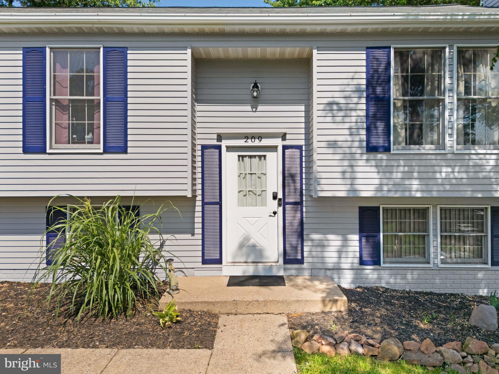 209 Rector Street Sterling, VA 20164 - Photo 9 of 56 Gallery Image 9