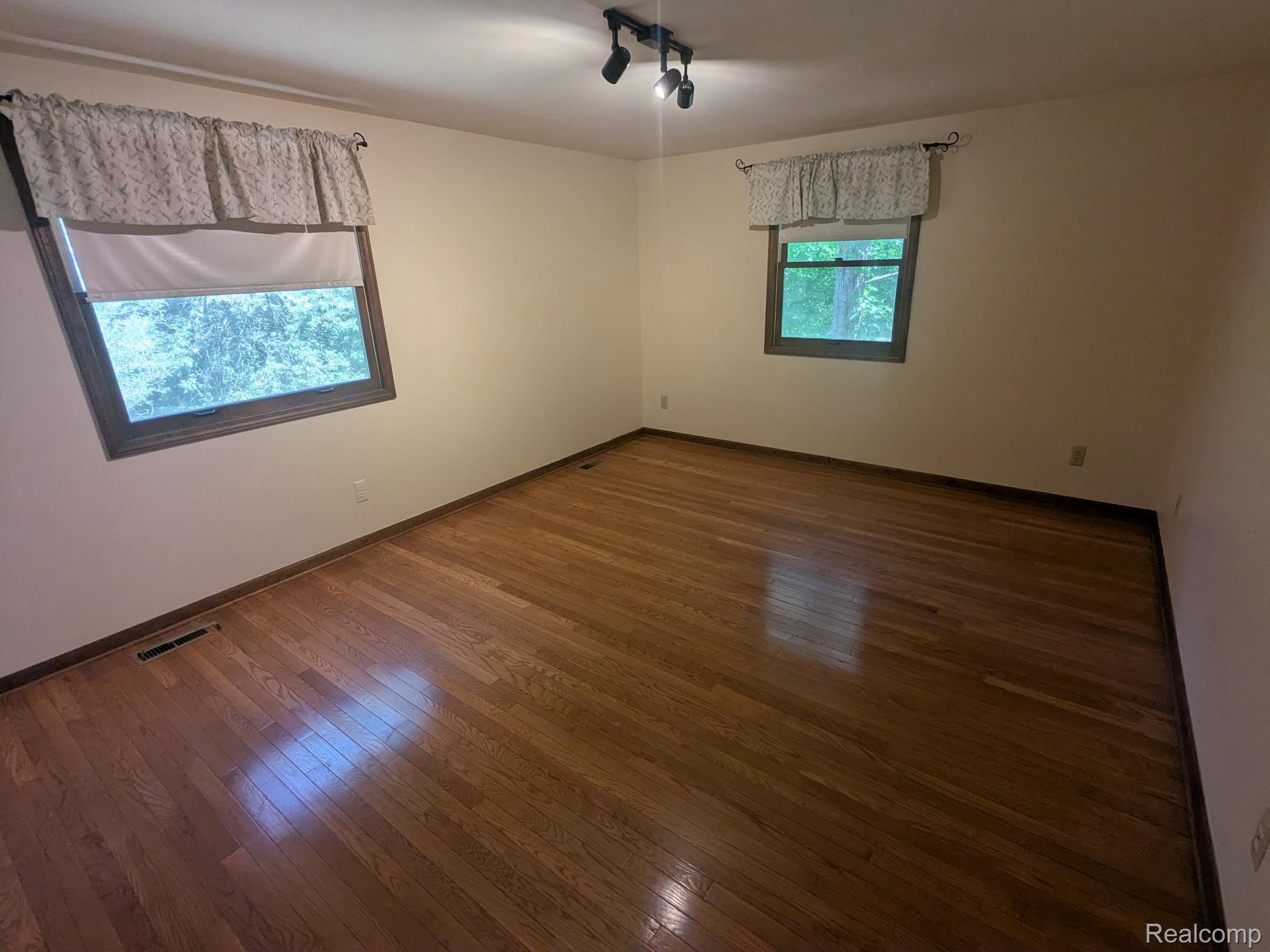 3211 Mccluskey Pinckney, MI 48169 - Photo 9 of 23