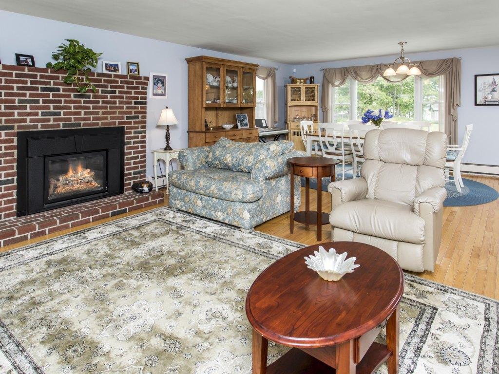 341 Barters Island Road Boothbay, ME 04537 - Photo 13 of 32 Living Room