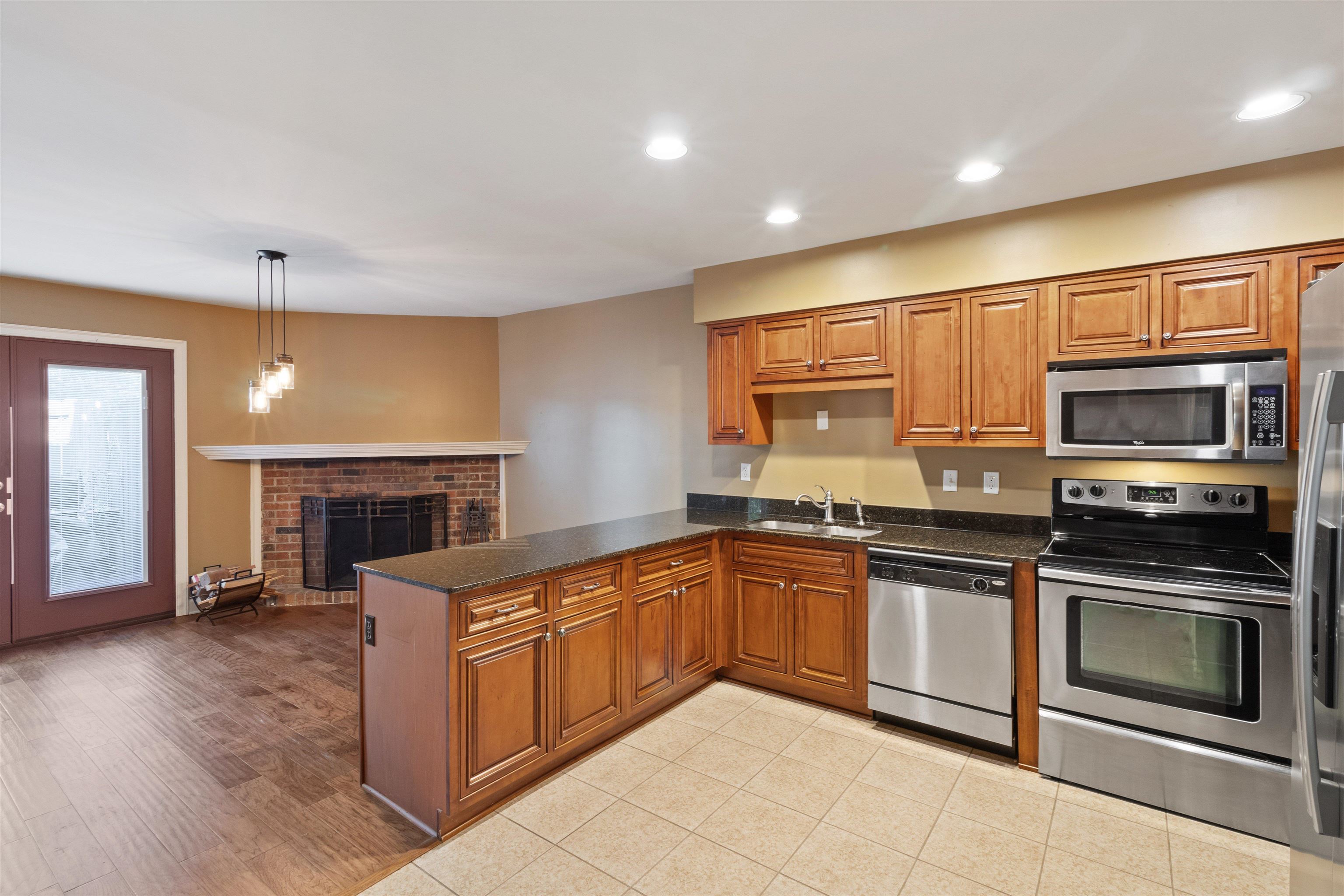 700 St Augustine Square, Unit D Memphis, TN 38104 - Photo 15 of 31 a kitchen with a sink stove and oven
