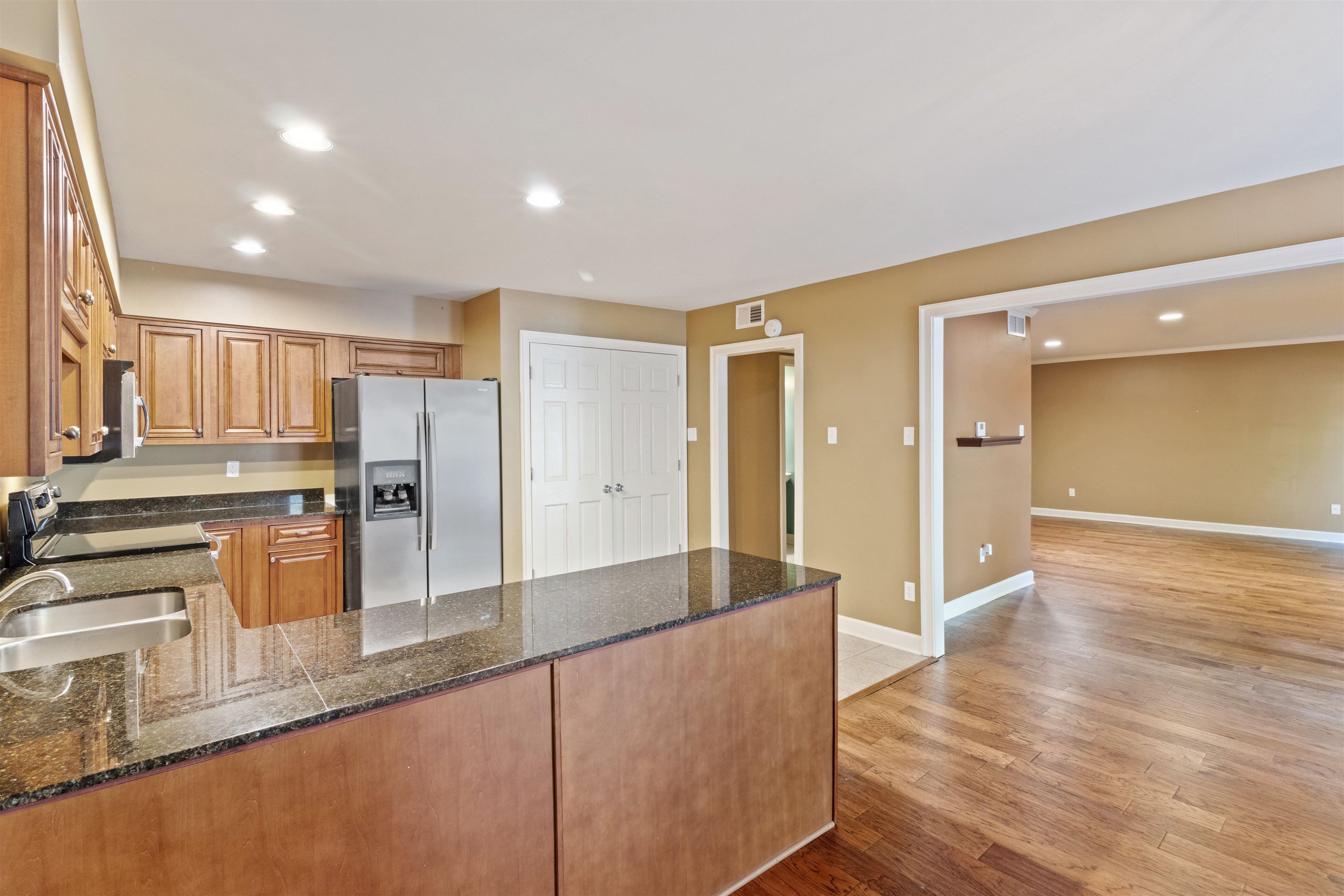 700 St Augustine Square, Unit D Memphis, TN 38104 - Photo 17 of 31 a large kitchen with granite countertop a large counter top stainless steel appliances and cabinets