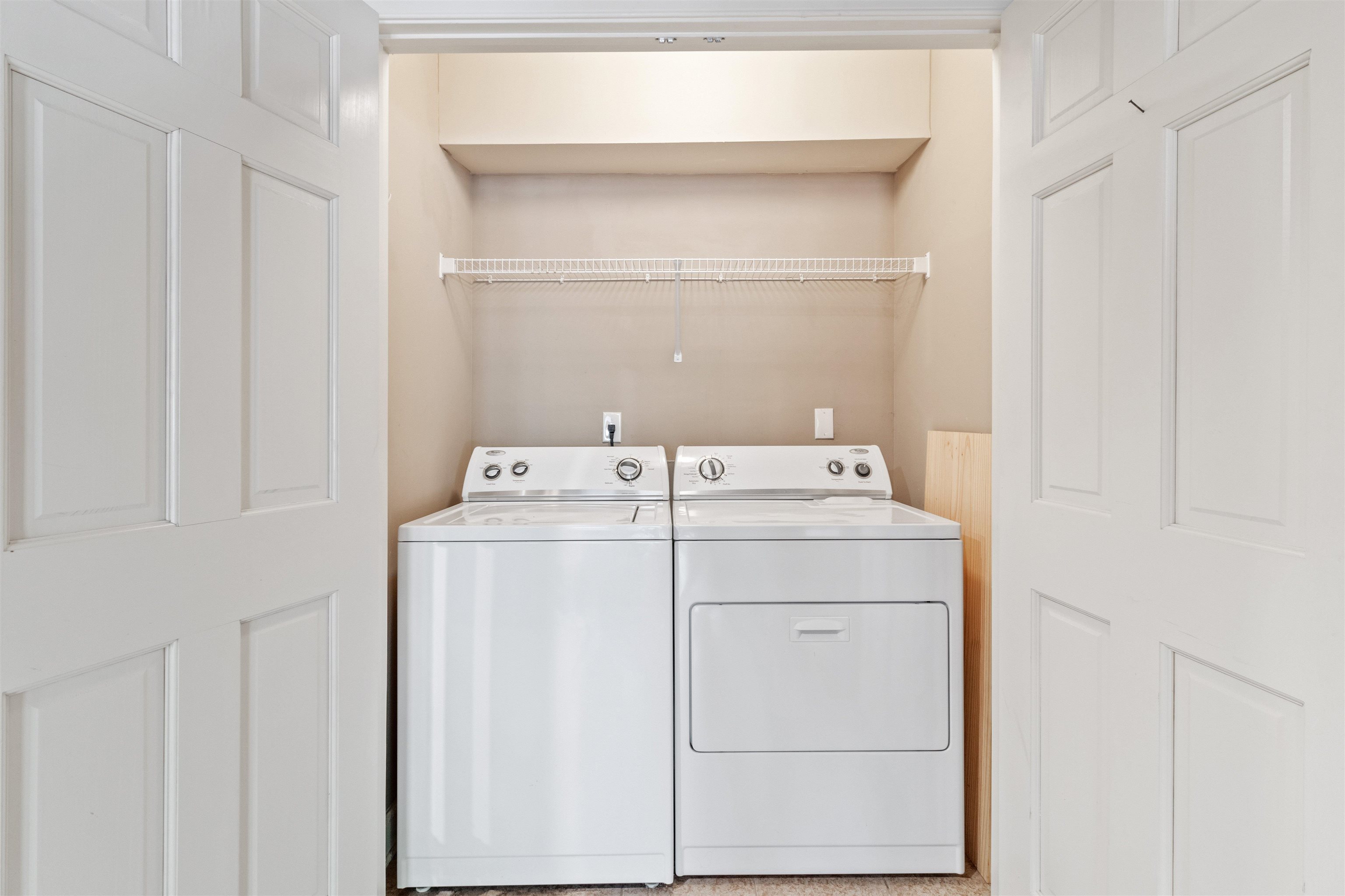 700 St Augustine Square, Unit D Memphis, TN 38104 - Photo 18 of 31 a utility room with dryer and washer