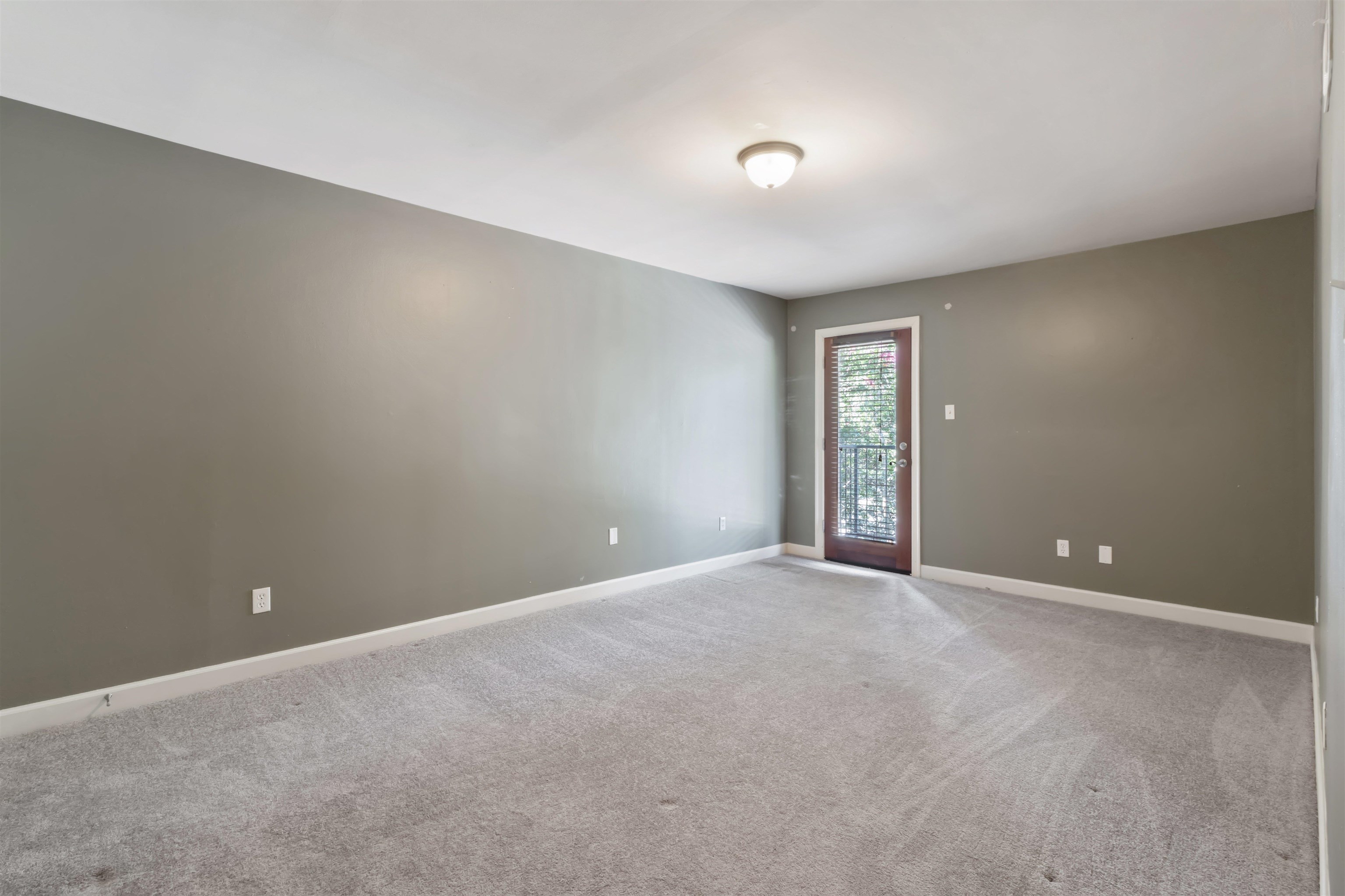 700 St Augustine Square, Unit D Memphis, TN 38104 - Photo 21 of 31 a view of an empty room with a window