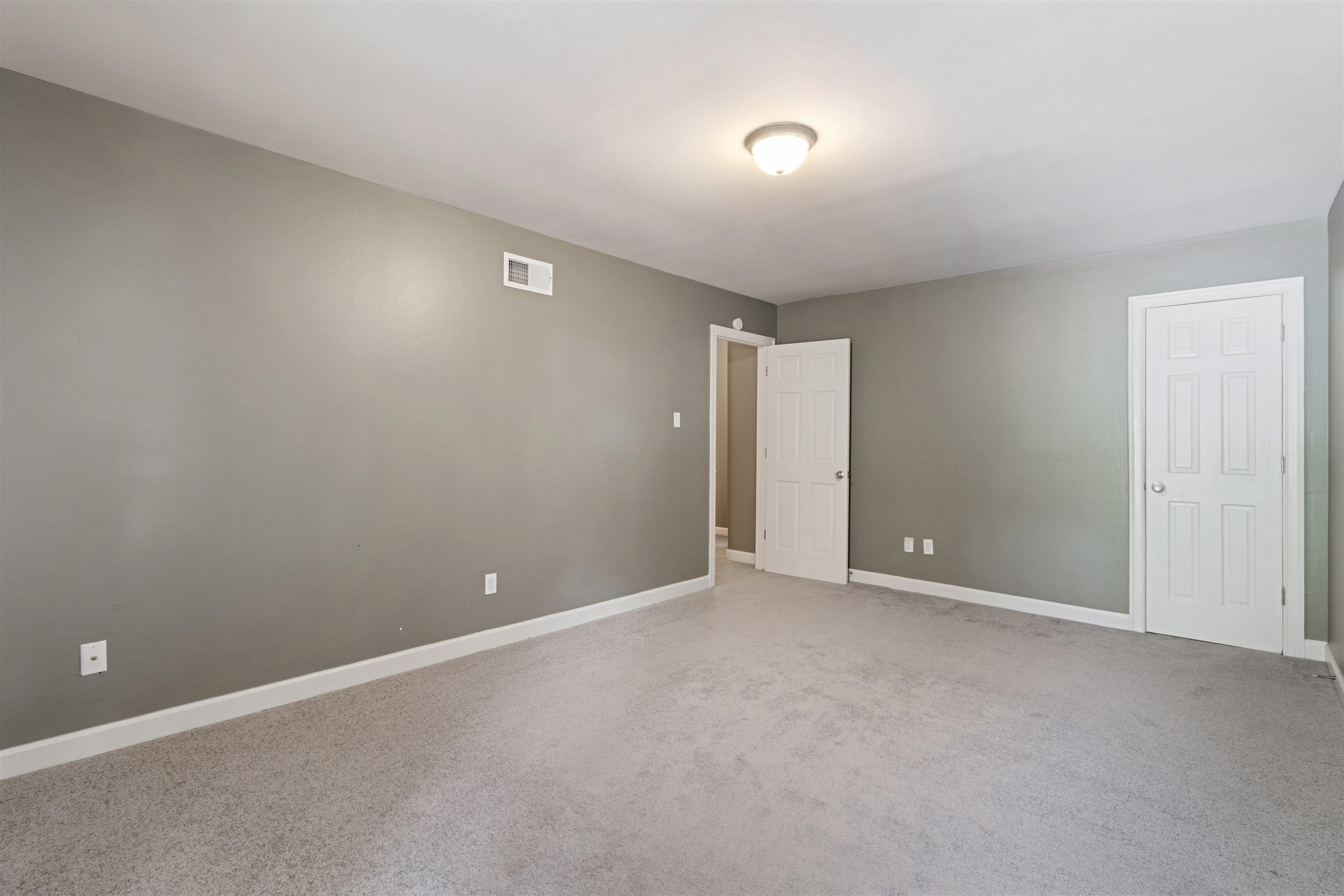 700 St Augustine Square, Unit D Memphis, TN 38104 - Photo 22 of 31 a view of an empty room