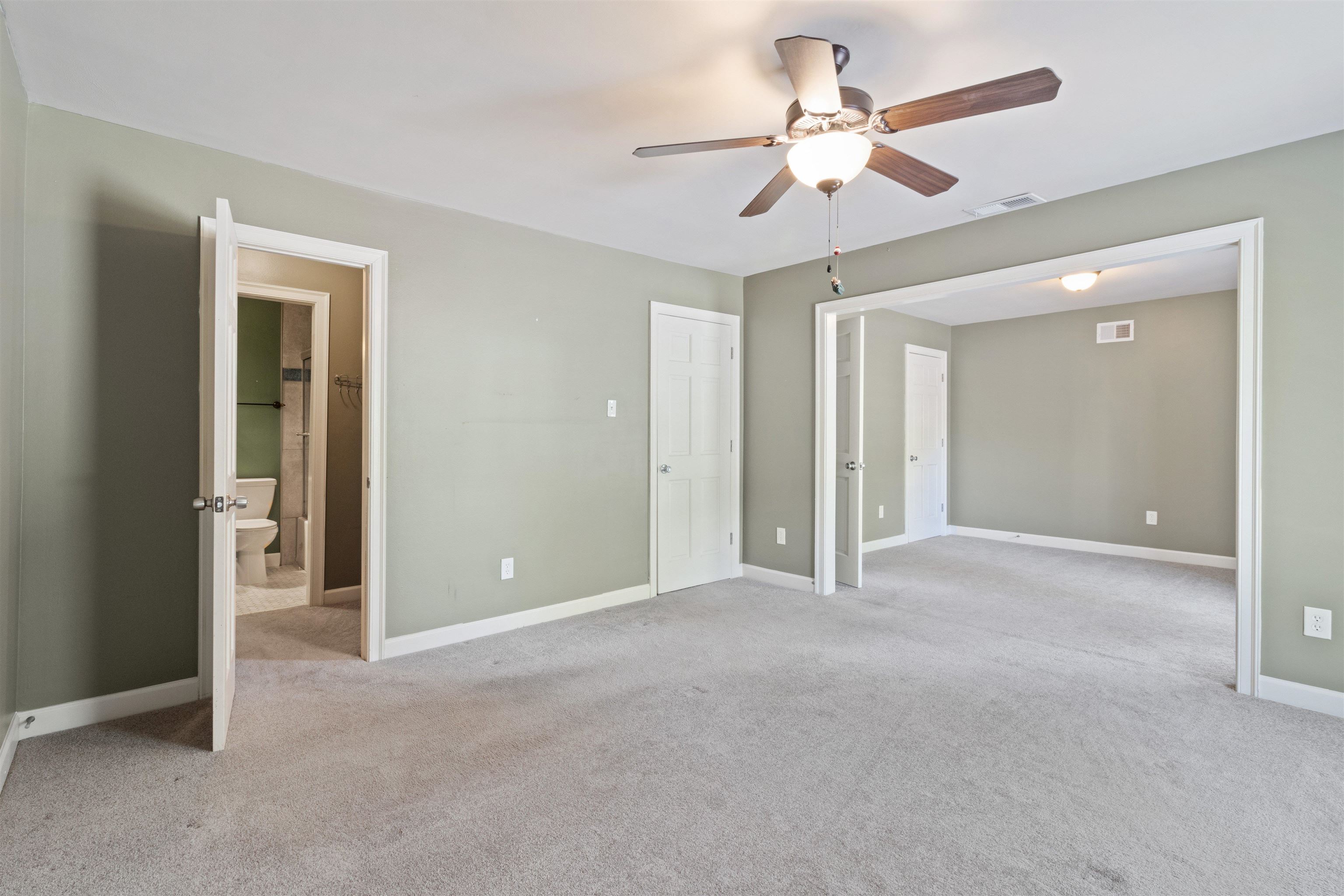 700 St Augustine Square, Unit D Memphis, TN 38104 - Photo 25 of 31 a view of an empty room with a ceiling fan