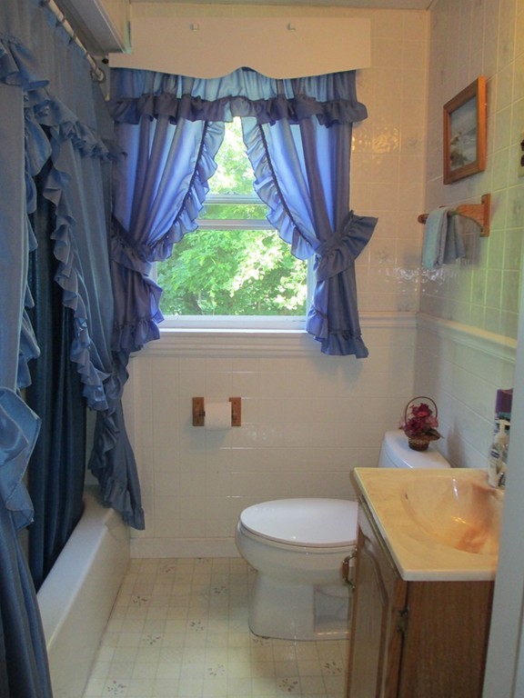 99 Barnard Road Worcester, MA 01605 - Photo 10 of 18 Gallery Image 10