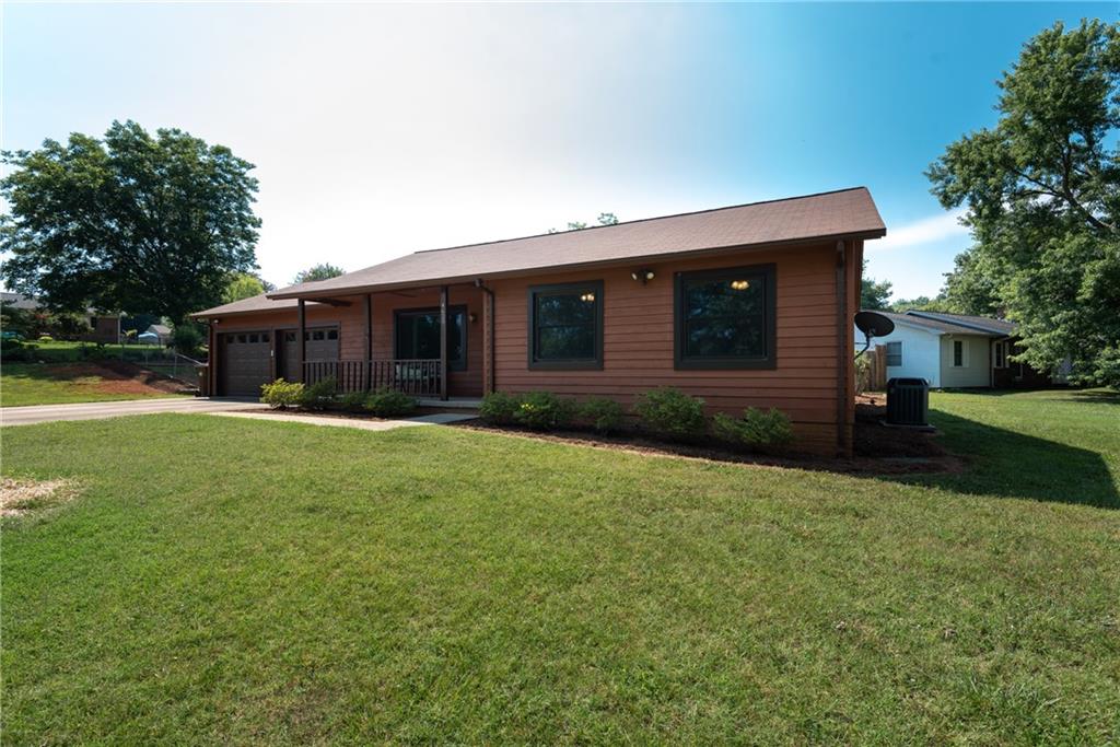 4629 Queens Road Hickory, NC 28602 - Photo 3 of 34 Gallery Image 3