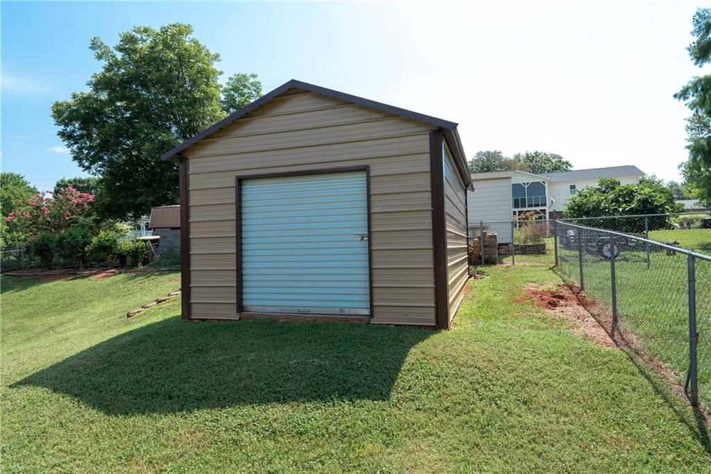 4629 Queens Road Hickory, NC 28602 - Photo 8 of 34 Gallery Image 8