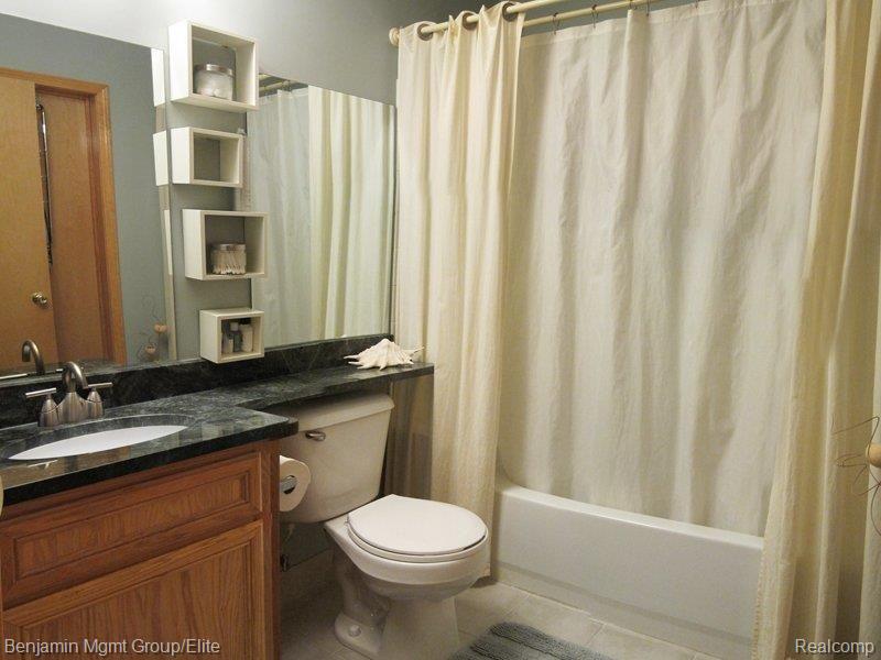 06_Bathroom_sm.jpg