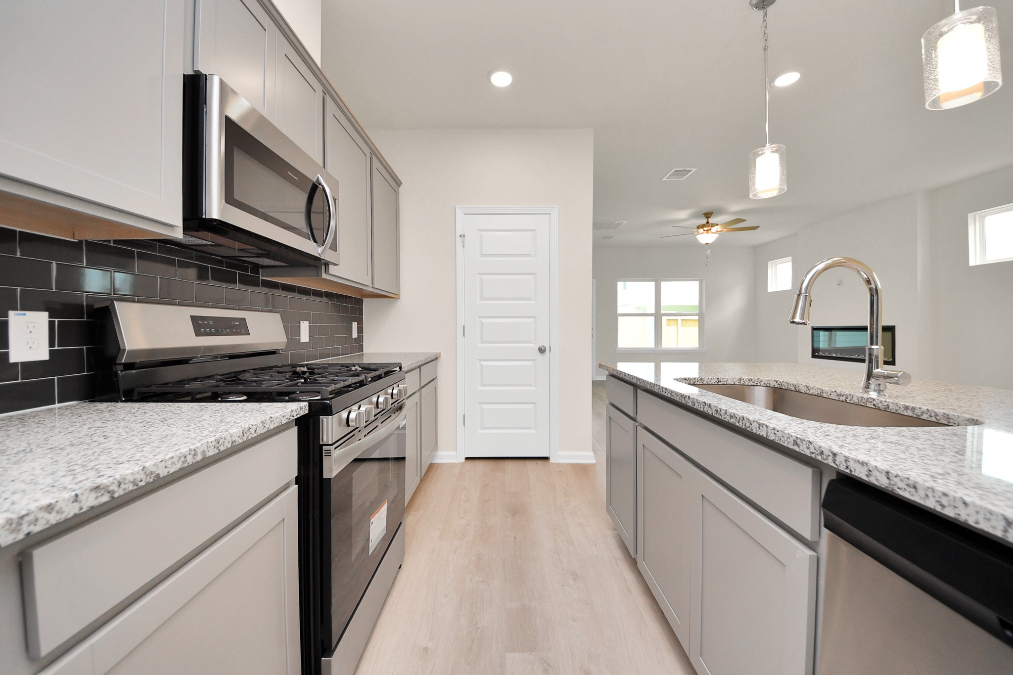 15523 Fathom Line Way Houston, TX 77053 - Photo 8 of 39